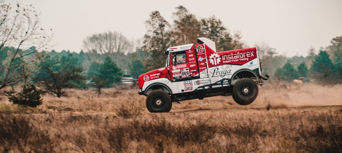 InstaForex Loprais Team během tréninku na Dakar