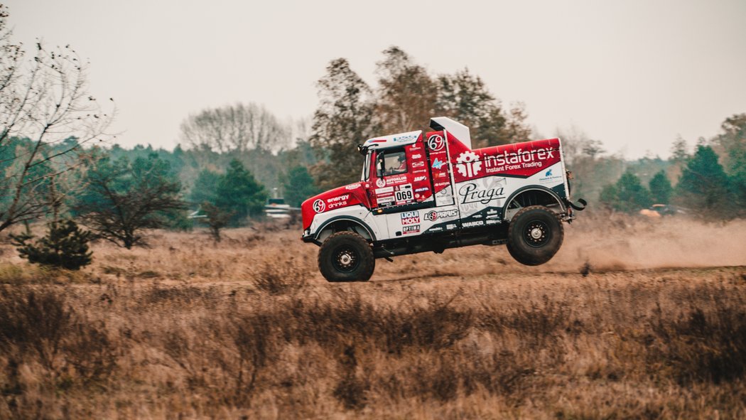 InstaForex Loprais Team během tréninku na Dakar