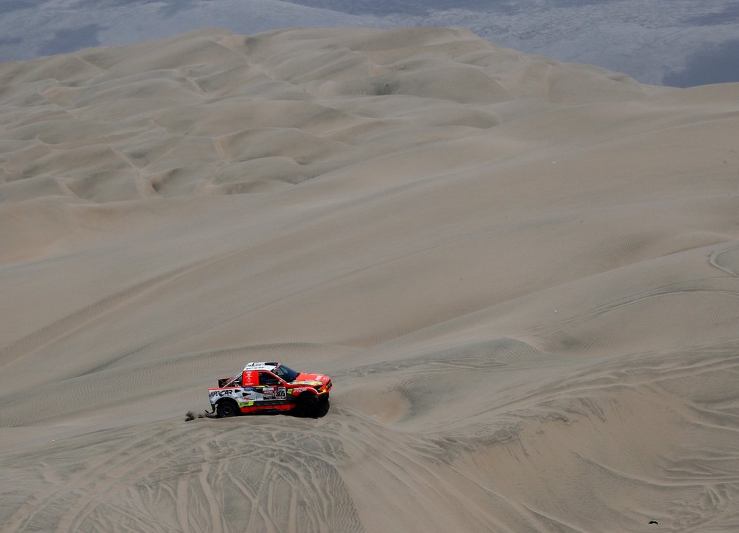 Martin Prokop dojel v 7. etapě Rallye Dakar v Peru na desátém místě a v průběžném pořadí slavné soutěže zůstal sedmý.
