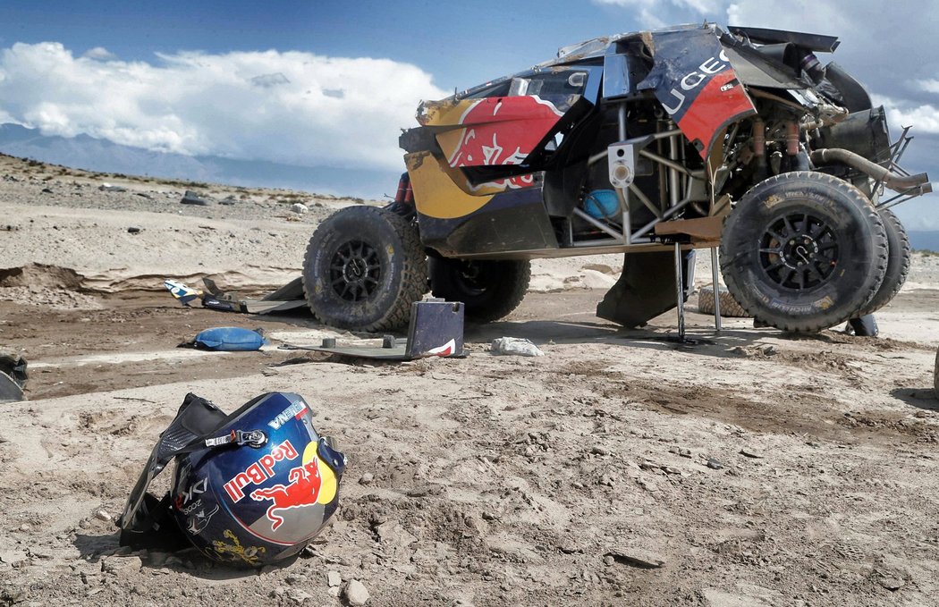 Sébastien Loeb svůj vůz hodně poničil