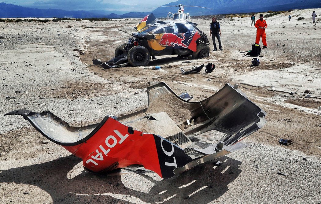 Sébastien Loeb svůj vůz hodně poničil