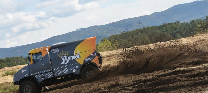 Kamion Tatra během testování ve slovenské Senici.