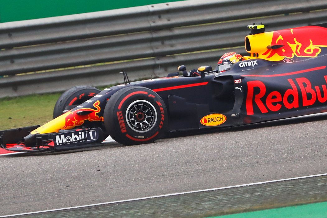 Max Verstappen v Číně zazářil. Ze startovní šestnácté pozice vybojoval třetí místo