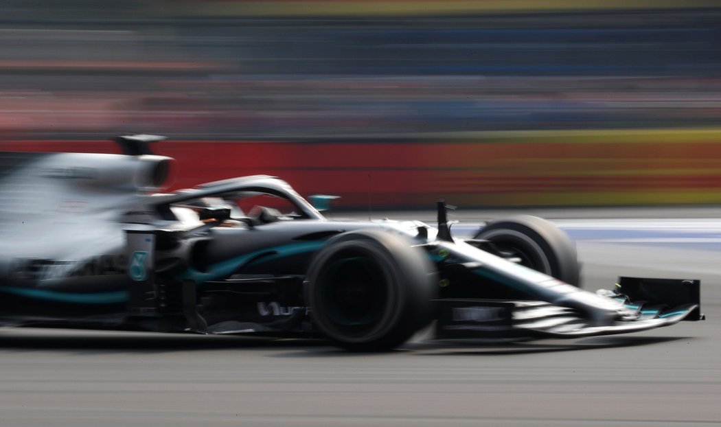 Lewis Hamilton triumfoval v Mexiku