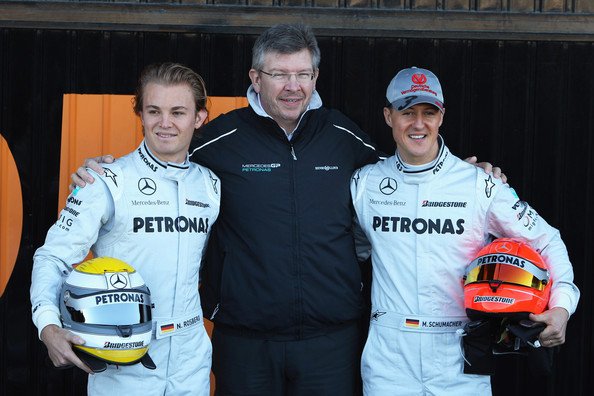 Ross Brawn jako šéf stáje Mercedes s Michalem Schumacherem a Nikem Rosbergem.