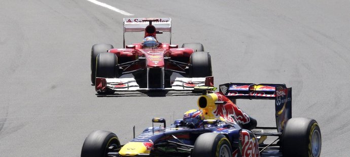 Fernando Alonso představoval pro Vettela hlavní hrozbu.