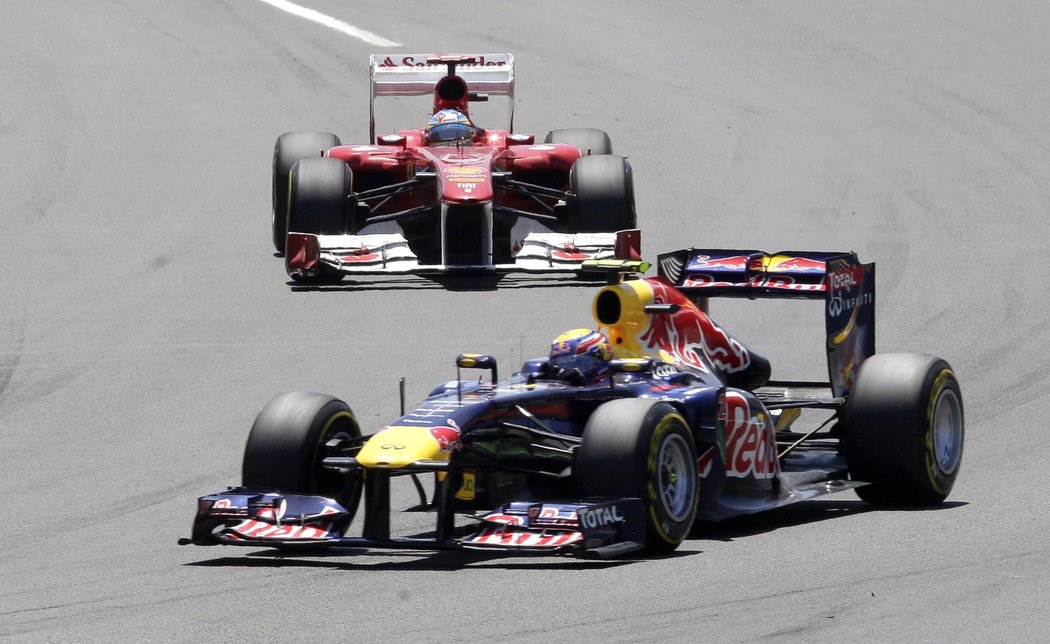 Fernando Alonso představoval pro Vettela hlavní hrozbu.
