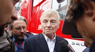 Seberte Ferrari body, říká bývalý šéf FIA Mosley