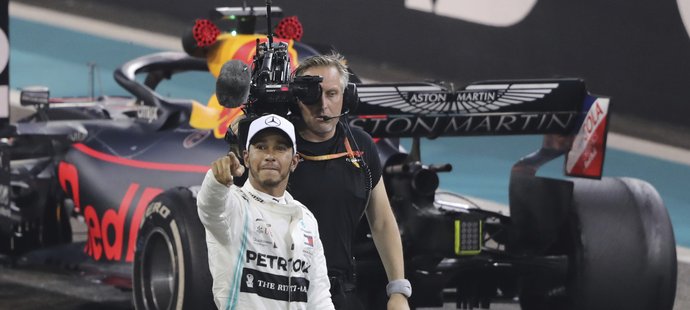 I závěrečný závod sezony ovládl Lewis Hamilton