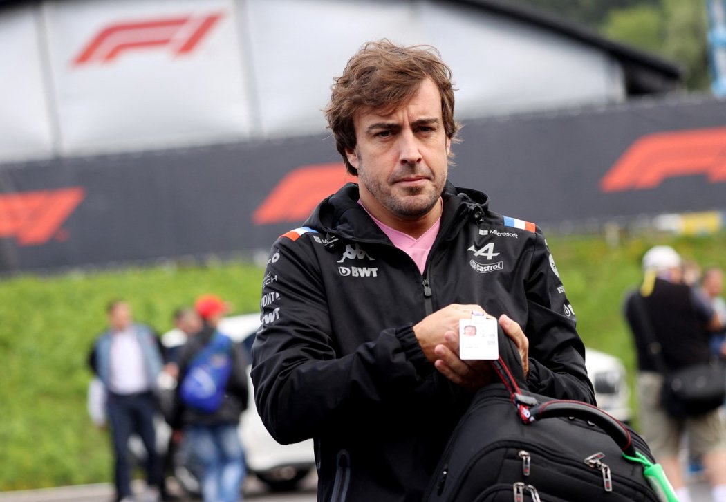 Fernando Alonso po sezoně zamíří z Alpine do Aston Martinu