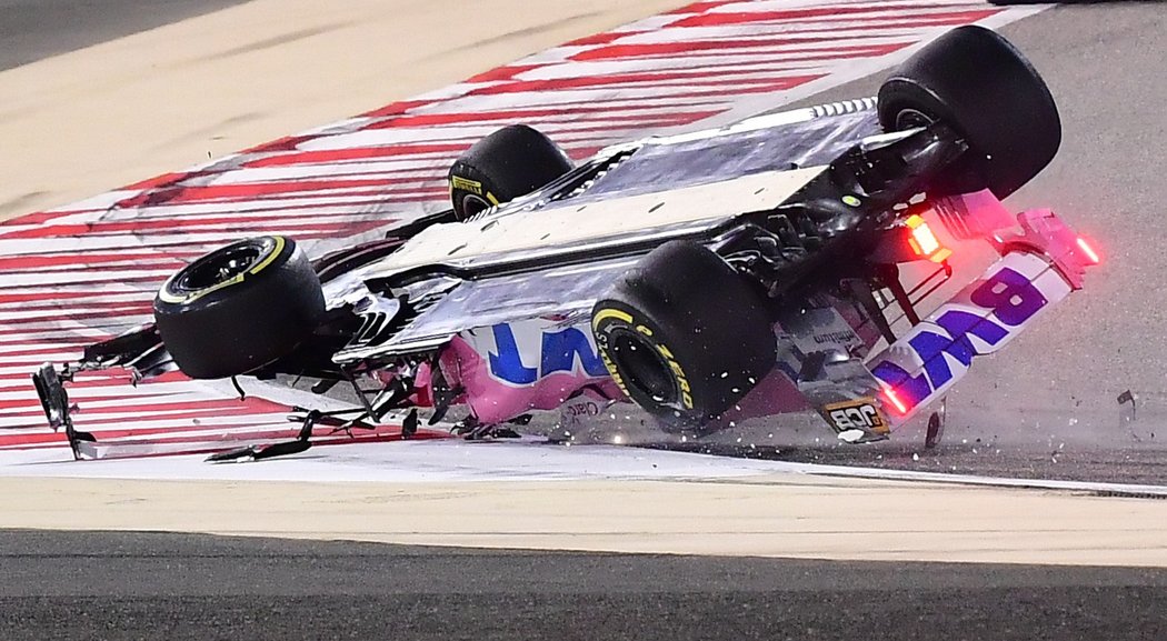 Nehoda Lance Strolla při závodě v F1 v Bahrajnu