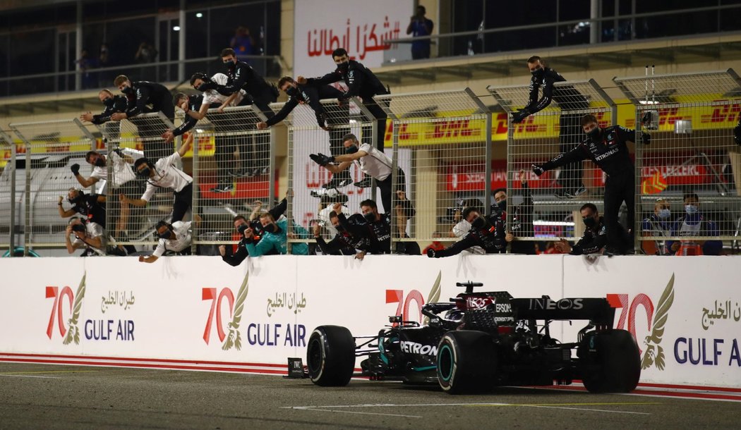 Lewis Hamilton zvítězil ve VC Bahrajnu F1