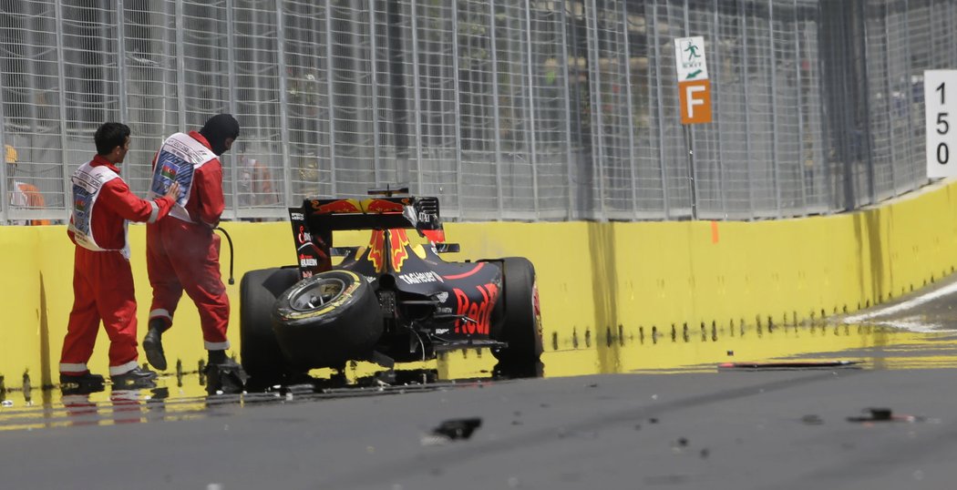 Takhle Daniel Ricciardo zničil svůj monopost