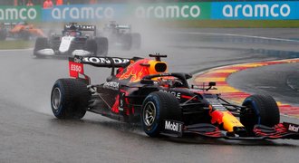 Verstappen vyhrál kuriózní GP Belgie. Kvůli počasí získal poloviční body