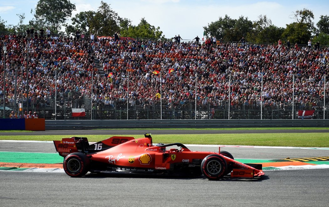 Charles Leclerc ovládl kvalifikaci na Velkou cenu Itálie, startovat bude z pole position