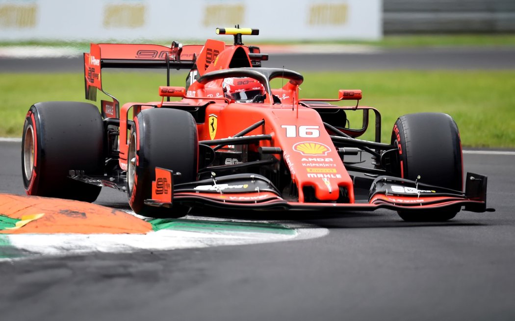 Charles Leclerc ovládl kvalifikaci na Velkou cenu Itálie, startovat bude z pole position