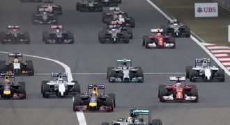 Hamilton hladce ovládl závod v Číně, druhý dojel kolega Rosberg