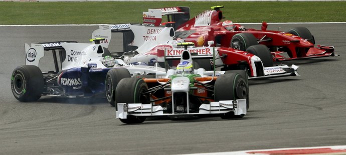 V popředí Giancarlo Fisichella ze stáje Force India