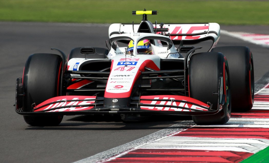 Mick Schumacher další starty ve formuli 1 za Haas už nepřidá. Ve stáji skončil