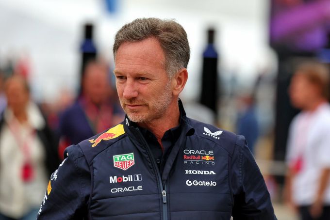 Nejistota ve Ferrari? Horner přiživil spekulace o Vasseurově konci, Hamilton se šéfa zastal Nejistota ve Ferrari? Horner přiživil spekulace o Vasseurově konci, Hamilton se šéfa zastal