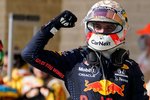 Napínavá F1. Agresivní strategie tlačí na Hamiltona, šéf Red Bullu nevěřil