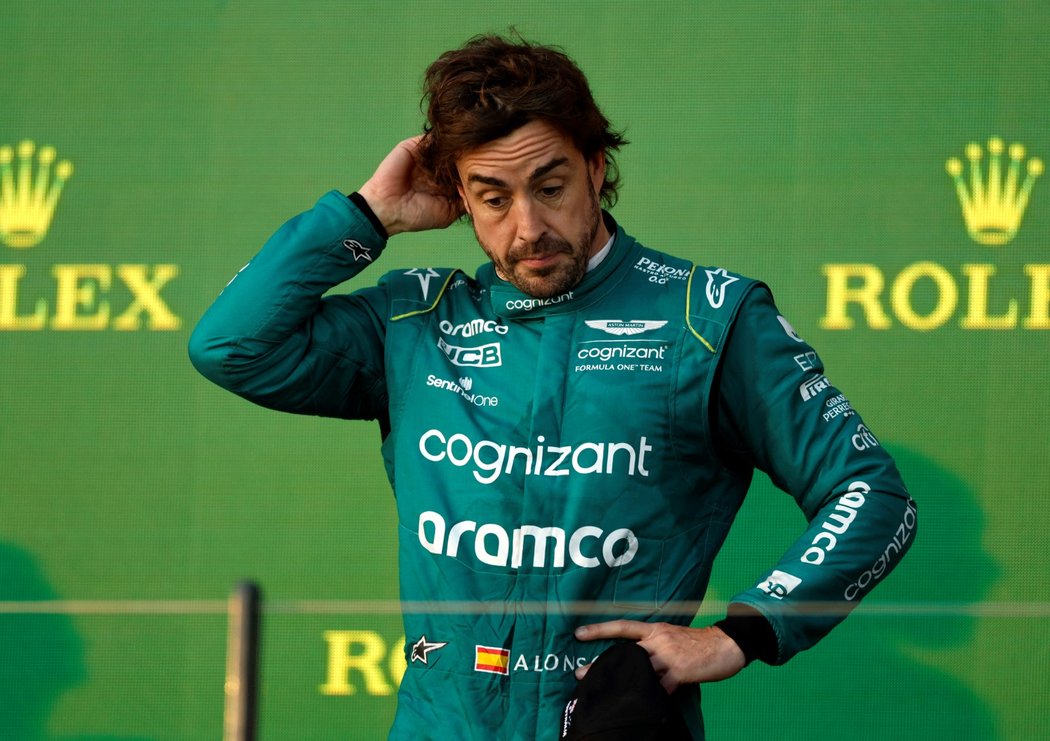 Fernando Alonso hájí barvy stáje Aston Martin