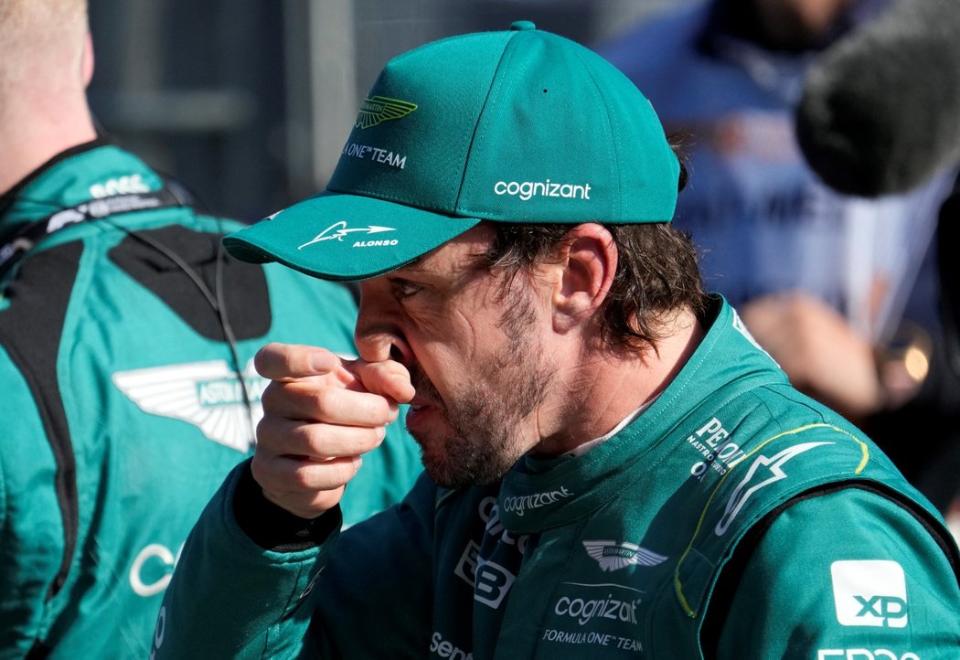 Fernando Alonso hájí barvy stáje Aston Martin