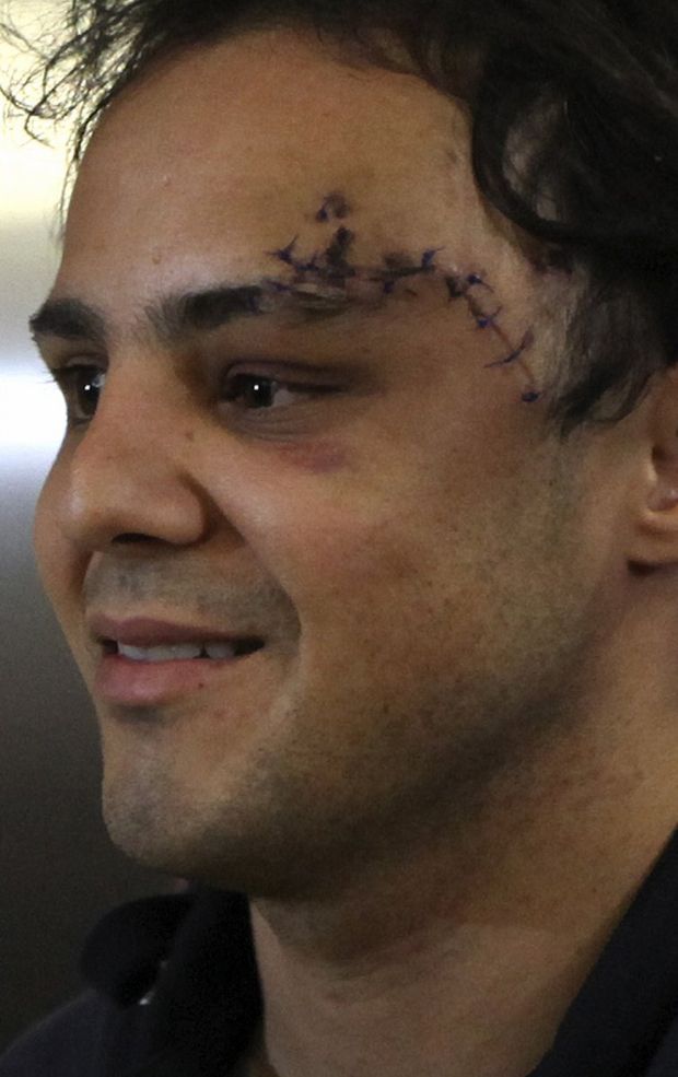 Brazilský pilot Felipe Massa po propuštění z nemocnice Brazilský pilot Felipe Massa po propuštění z nemocnice