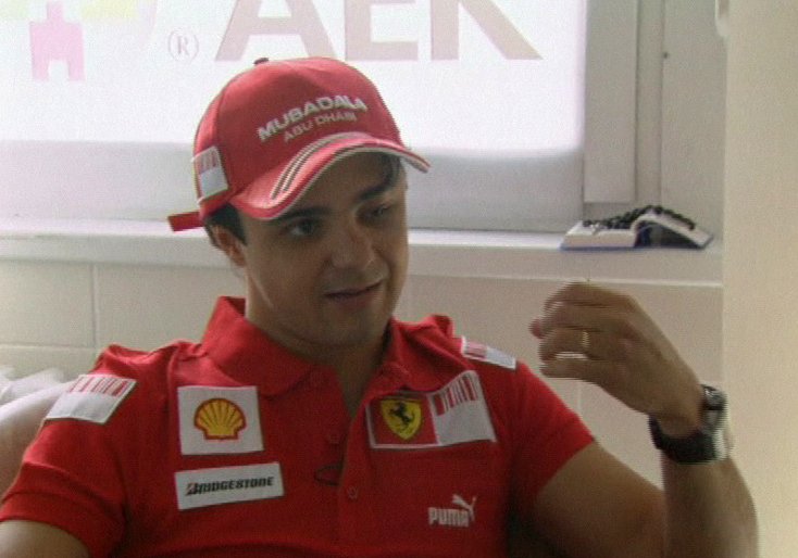 Brazilský pilot Felipe Massa po propuštění z nemocnice