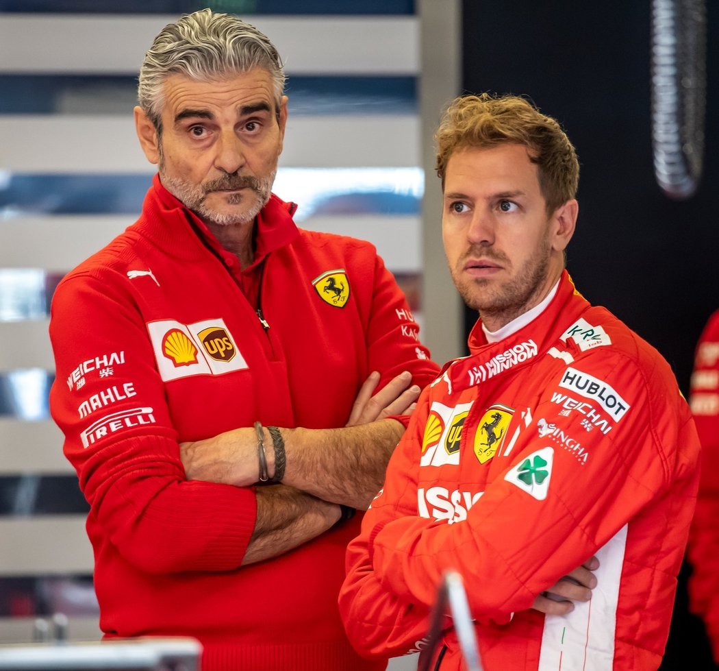 Čtyřnásobný mistr světa formule 1 Sebastian Vettel se nedohodl na nové smlouvě s Ferrari a po sezoně v italské stáji po šesti letech skončí.