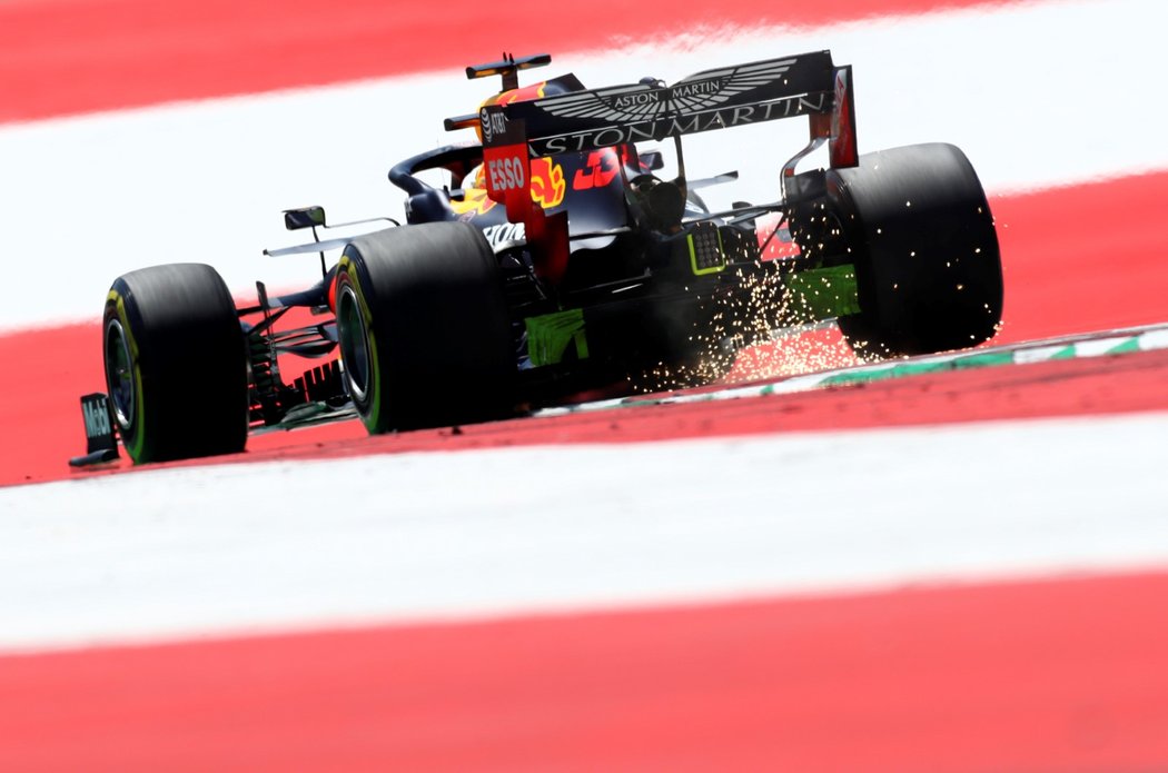 Red Bullu se úvodní závod sezony vůbec nevydařil, Max Verstappen odstoupil už po 11 kolech