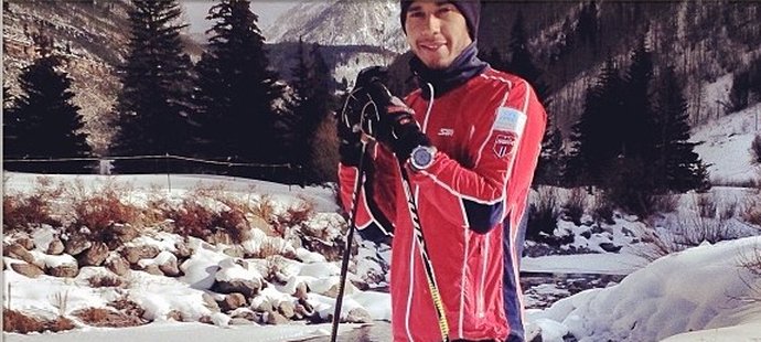 Britský pilot F1 Lewis Hamilton vyrazil s bratrem lyžovat a snímky zveřejnil na sociální síti. Od fanoušků Michaela Schumachera to pořádně schytal, sedmináosbný mistr světa totiž po nehodě na lyžích bojuje v nemocnici o život