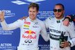 Brit Lewis Hamilton z týmu Mercedes zopakoval týden staré vítězství z kvalifikace v Silverstonu a také do Velké ceny Německa formule 1 vyrazí z prvního místa. Druhou příčku si v kvalifikaci vyjel lídr šampionátu Němec Sebastian Vettel z Red Bullu.