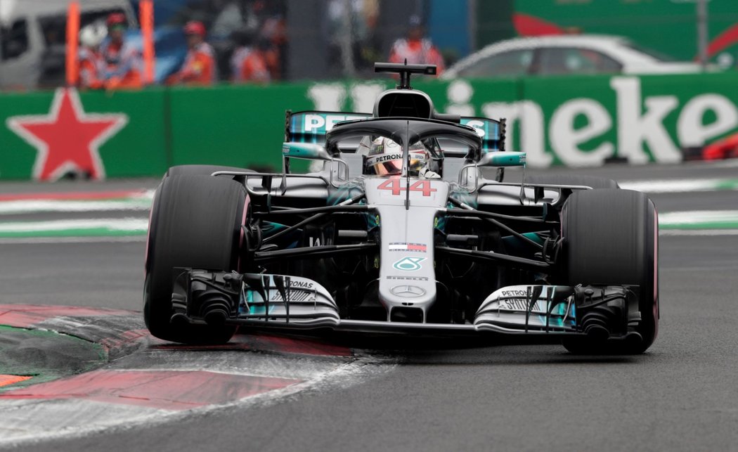 Lewis Hamilton během kvalifikace na Velkou cenu Mexik