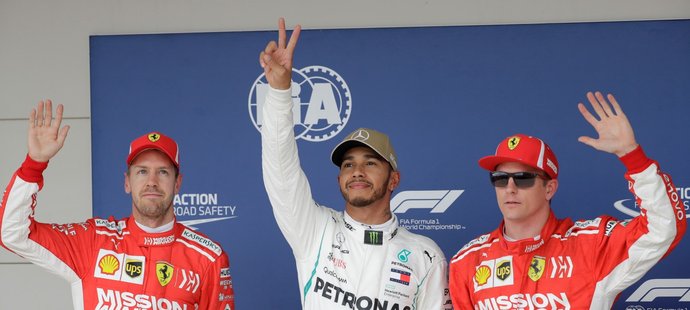 Sebastian Vettel sice dojel v kvalifikaci druhý za Lewisem Hamiltonem, kvůli trestu z pátečního tréninku však odstartuje až z 5. místa