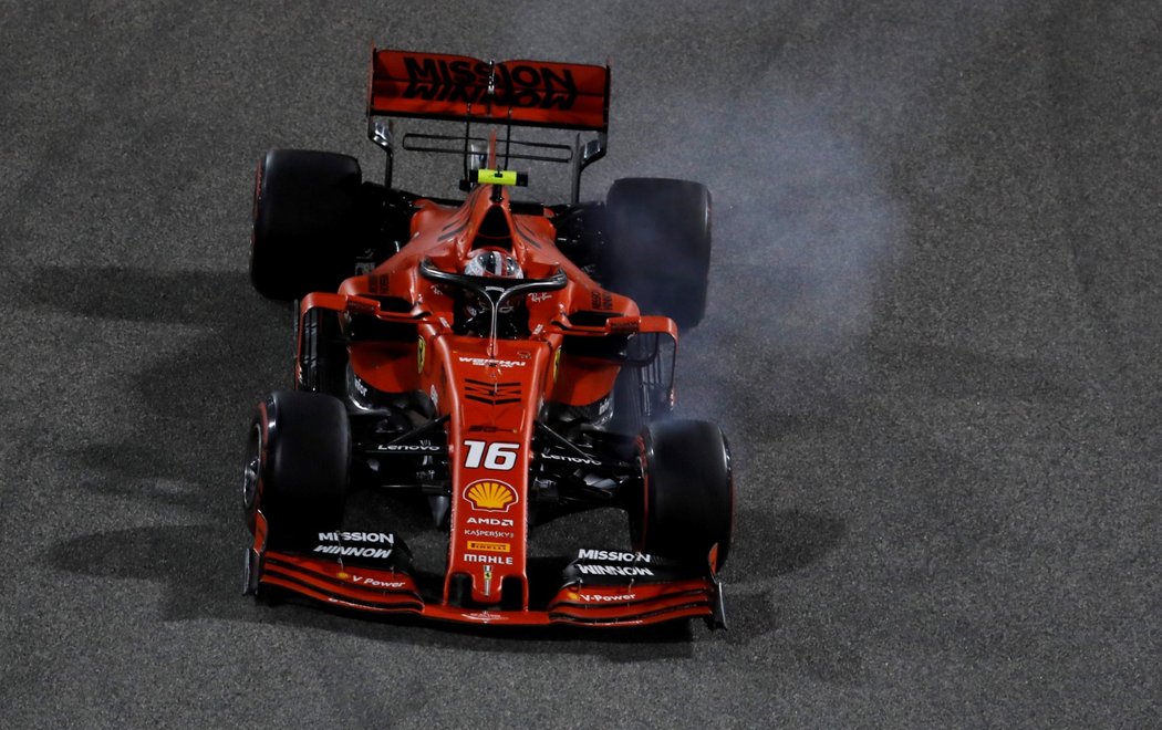Charles Leclerc skončil v Bahrajnu po problémech s motorem až třetí