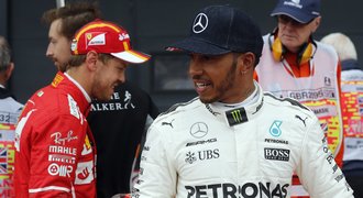 Hamilton ovládl kvalifikaci na domácí závod a vyrovnal legendárního Clarka