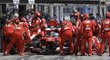 Pilot Ferrari Fernando Alonso unikl vážnějšímu trestu za porušení pravidel při Velké ceně Maďarska formule 1. Španělský exmistr světa v dnešním závodě opakovaně použil předčasně systém DRS, sportovní komisaři ale po delším jednání nezměnili nic na jeho pátém místě, stáji Ferrari pouze uložili pokutu 15.000 eur (389.000 korun). Komisaři usoudili, že chyba byla na straně týmu a ne jezdce