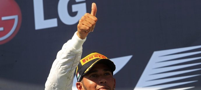 Brit Lewis Hamilton počtvrté v kariéře vyhrál Velkou cenu Maďarska formule 1. V desátém závodu sezony se mistr světa z roku 2008 dočkal prvního triumfu od přestupu k Mercedesu, předchozí tři vítězství na Hungaroringu slavil v barvách McLarenu.
