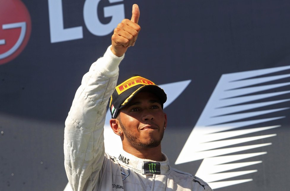 Brit Lewis Hamilton počtvrté v kariéře vyhrál Velkou cenu Maďarska formule 1. V desátém závodu sezony se mistr světa z roku 2008 dočkal prvního triumfu od přestupu k Mercedesu, předchozí tři vítězství na Hungaroringu slavil v barvách McLarenu.