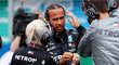 Šestinásobný mistr světa Lewis Hamilton osmým vítězstvím ve Velké ceně Maďarska F1 vyrovnal rekord Michaela Schumachera v počtu výher v jednom závodě.