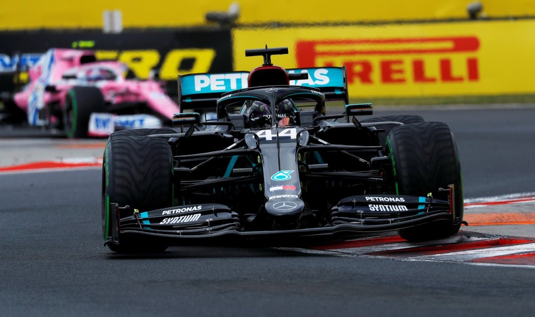 Šestinásobný mistr světa Lewis Hamilton osmým vítězstvím ve Velké ceně Maďarska F1 vyrovnal rekord Michaela Schumachera v počtu výher v jednom závodě.
