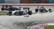 Felipe Massa z Williamsu se vyhybá troskám na trati.