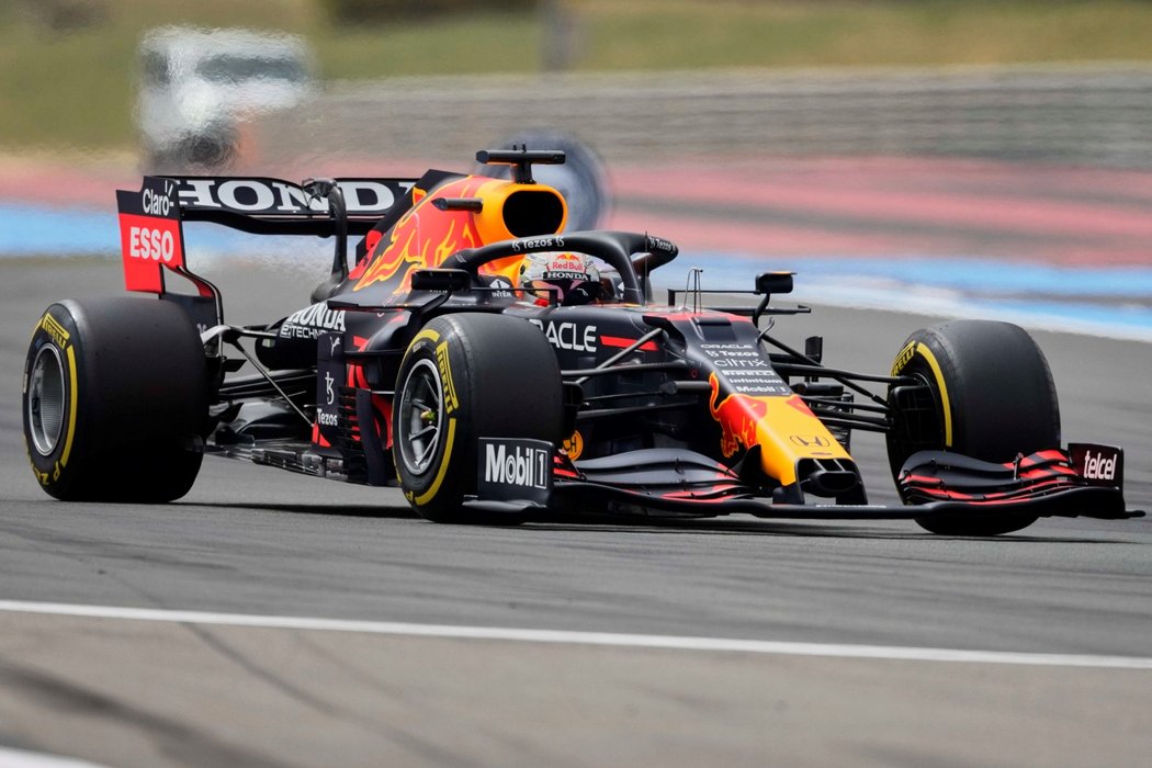 Vůz Maxe Verstappen během kvalifikace na VC Francie