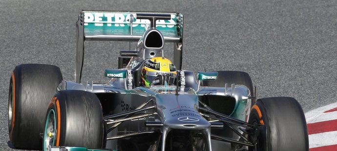 Lewis Hamilton během středečního testu v Barceloně.