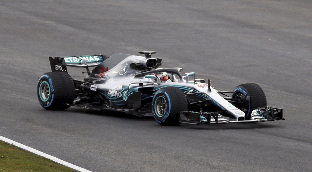 Poslední mistr světa Lewis Hamilton testoval nový monopost na okruhu v Silverstonu