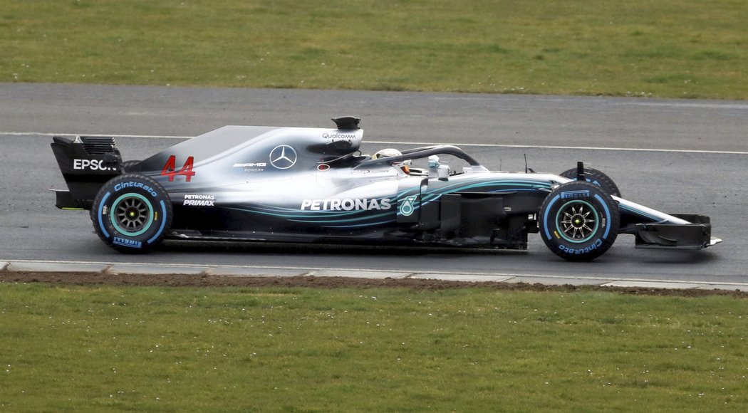 Lewis Hamilton ovládl tři z posledních čtyř MS formule 1, v barvách Mercedesu vkročí do sedmé sezony