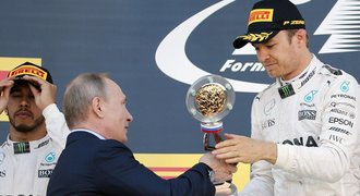V Rusku vyhrál Rosberg, za ním Hamilton. Kvyjat měl střet s Vettelem