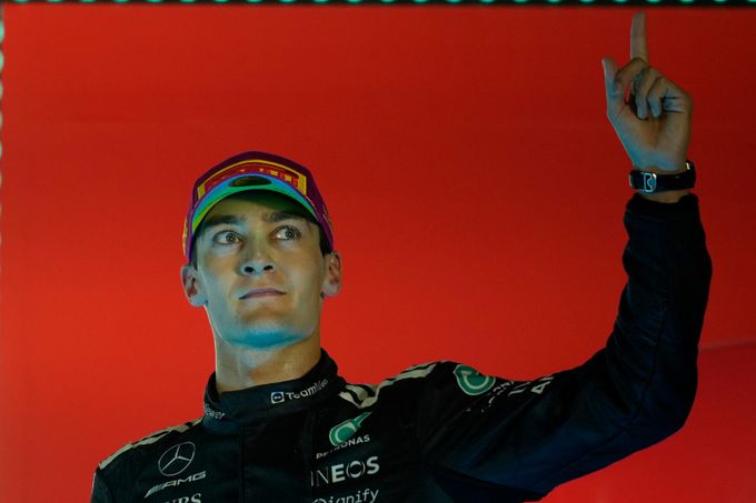 Pokerová hra s Russellem. Proč zatím jednání o smlouvě drhnou? Řeší se i dny pro sponzory Pokerová hra s Russellem. Proč zatím jednání o smlouvě drhnou? Řeší se i dny pro sponzory