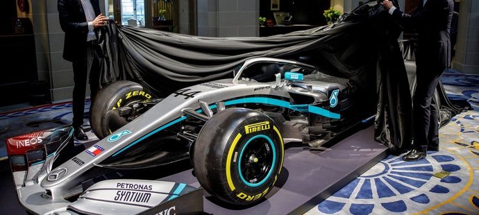 Tak vypadá závodní speciál Mercedesu pro novou sezonu